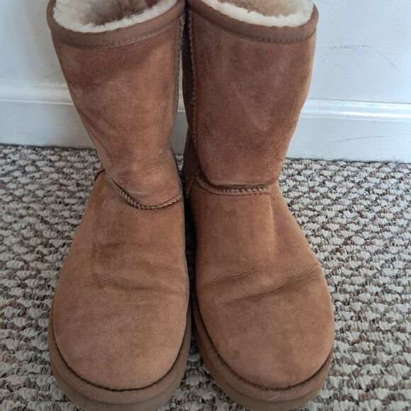 UGG Boots Women's 8 Chestnut Suede Fur Short Classic Winter Cozy Warm Modest - Picture 2 of 9
